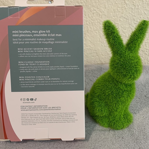 Limited Edition ecoTOOLS Mini Brushes, Max Glow Kit - Picture 2 of 3